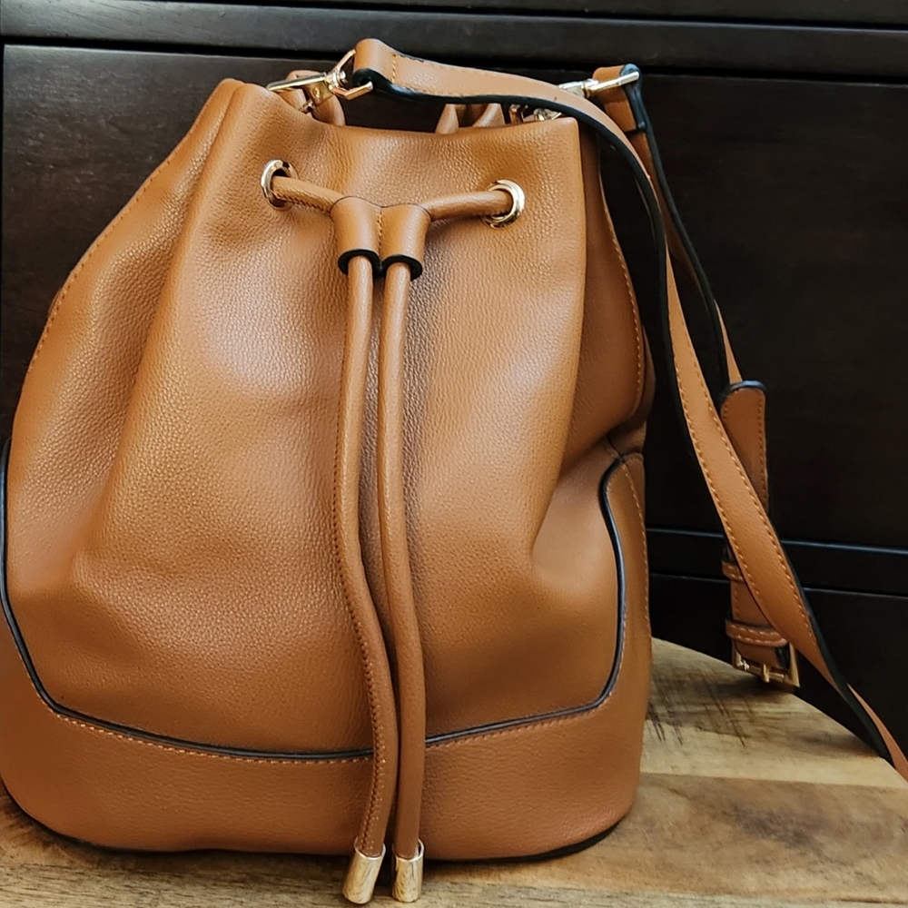 NY&COMPANY Crossbody Bucket  Bag